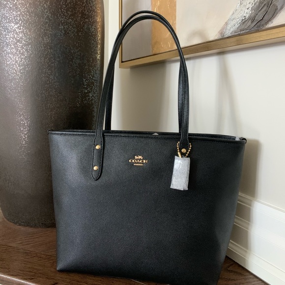 Coach Handbags - Black Coach Leather Bag 💼